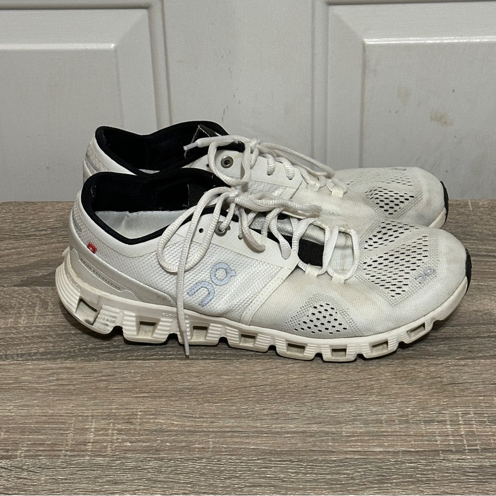 On Cloud X‎ Women’s Road Running Shoes Size 9.5W White And White Lace Up Comfort